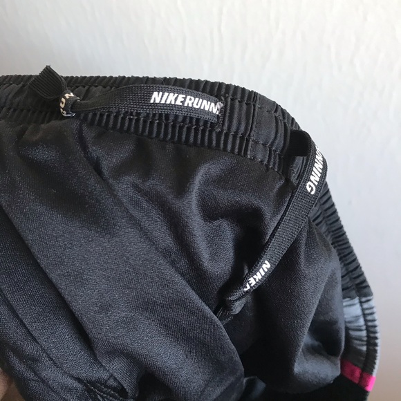 Nike Dri-Fit Womens Black Gray Athletic Shorts - Picture 4 of 4